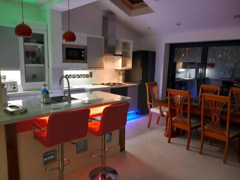 Luxury Holiday Home, Near Beach Southend-on-Sea Ngoại thất bức ảnh